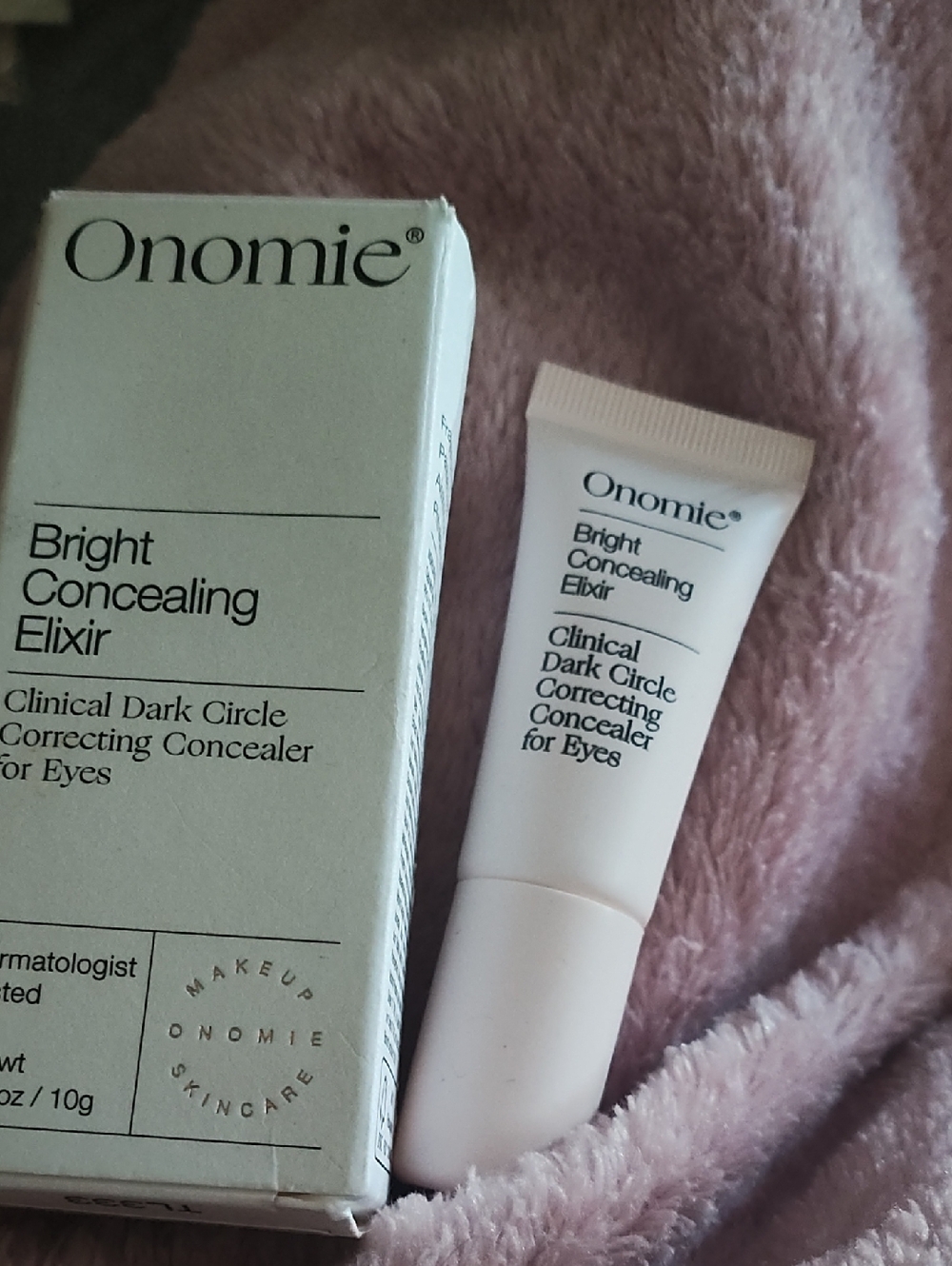 Onomie Bright Concealing Elixir - White and Soft Pink Tube